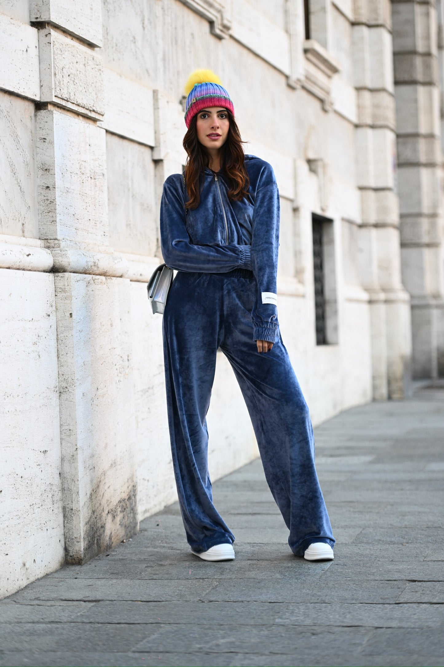 Hinnominate - tuta in ciniglia con pantalone dritto e felpa corta con zip