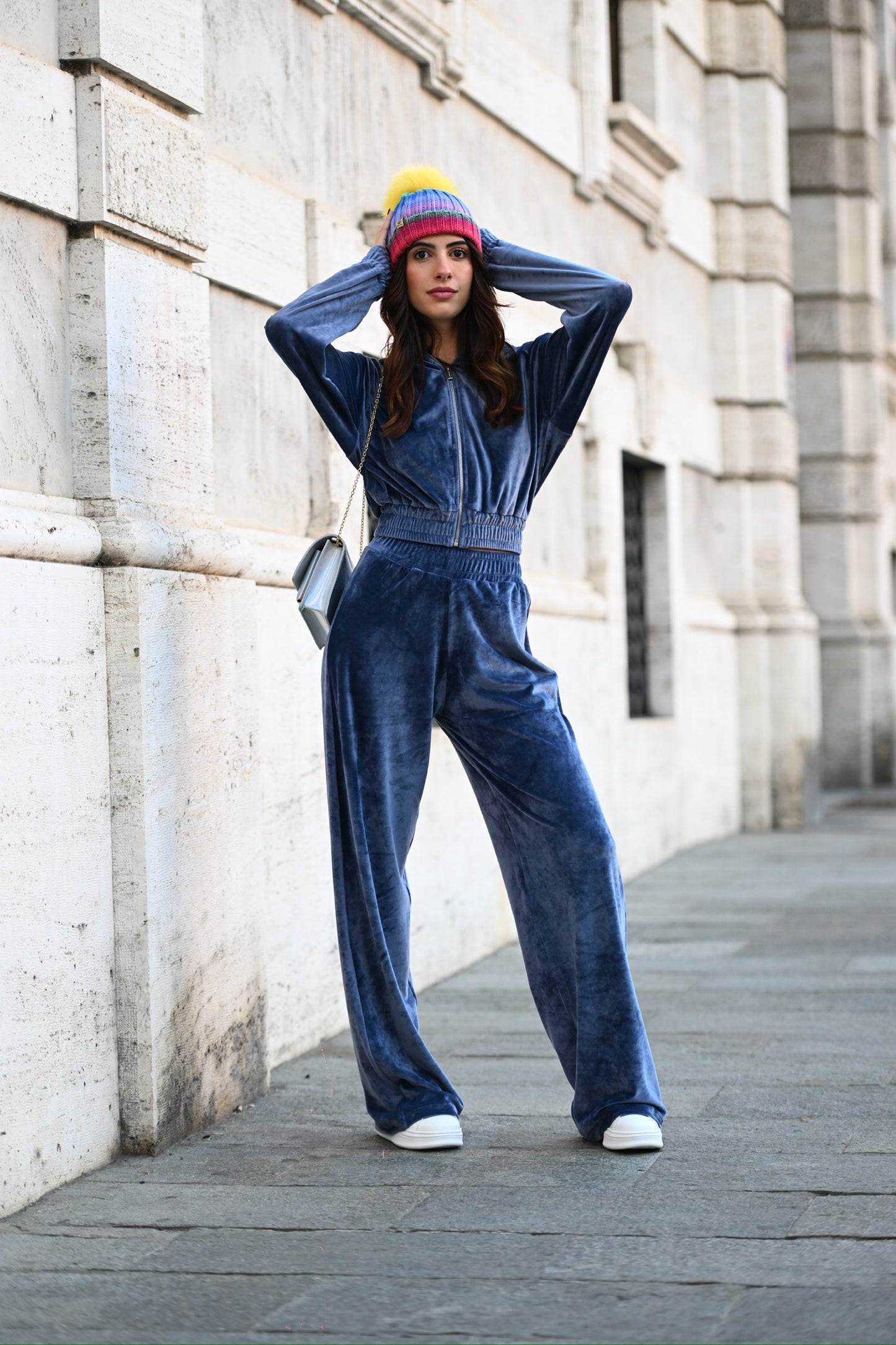 Hinnominate - tuta in ciniglia con pantalone dritto e felpa corta con zip