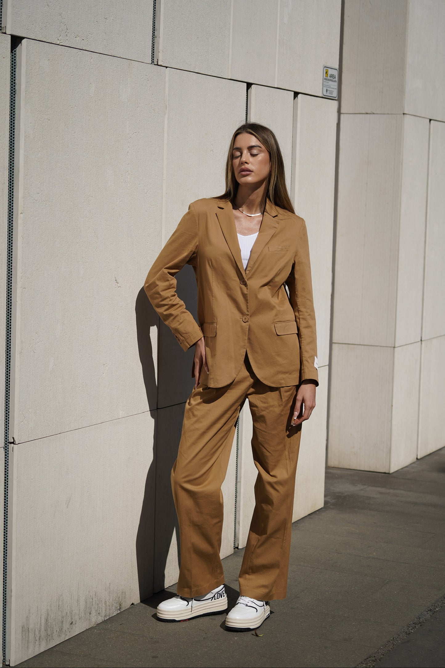 HINNOMINATE - completo beige nocciola