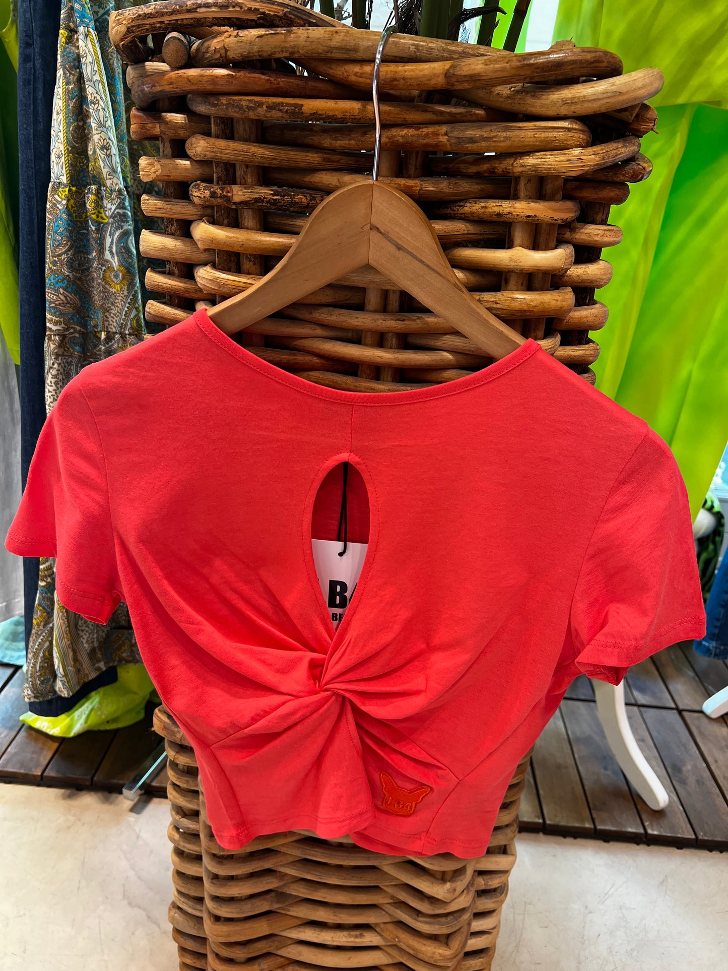 JB4 - t-shirt con incrocio