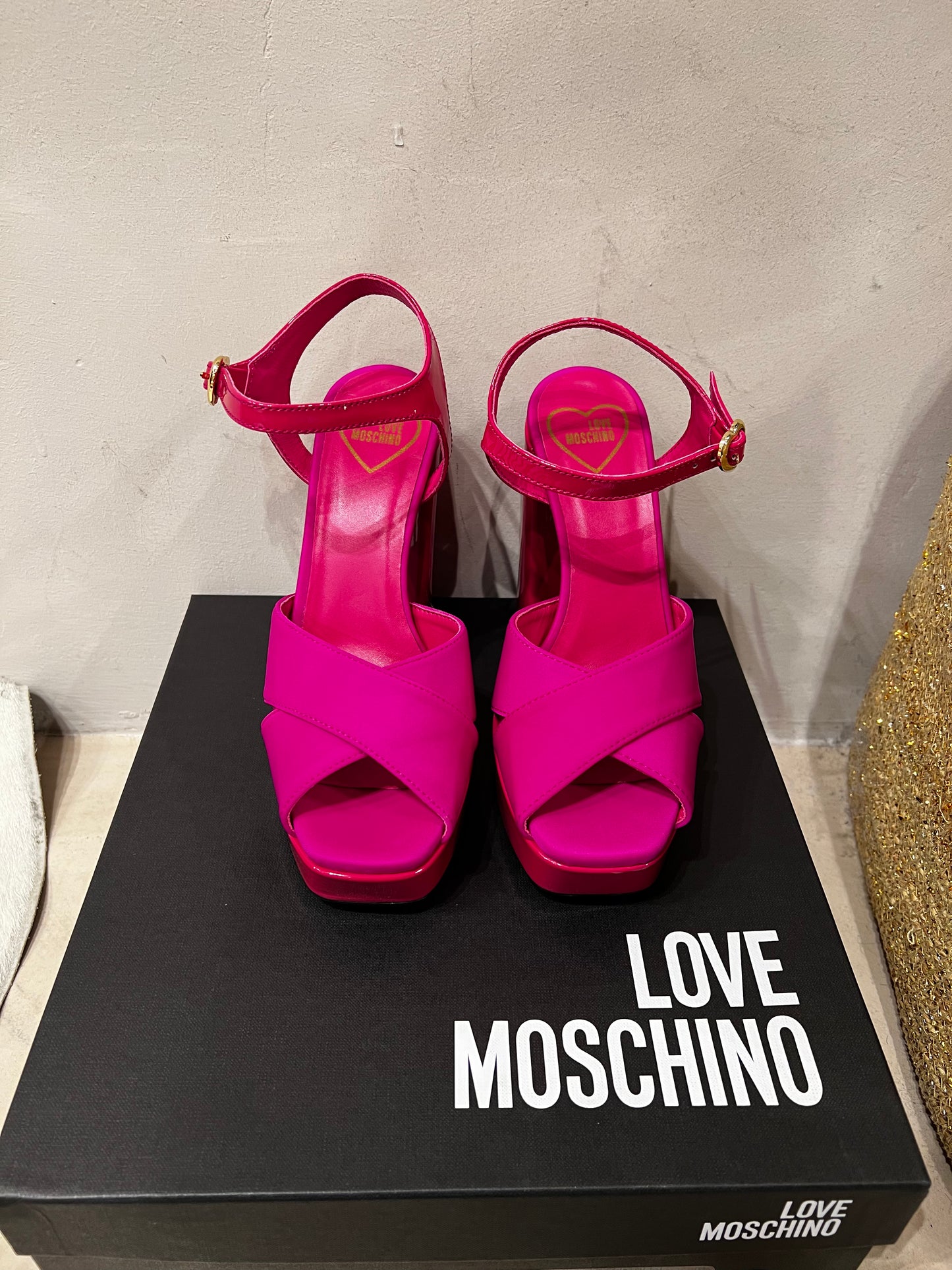 LoveMoschino - sandalo quadrato lycra+vernice fuxia