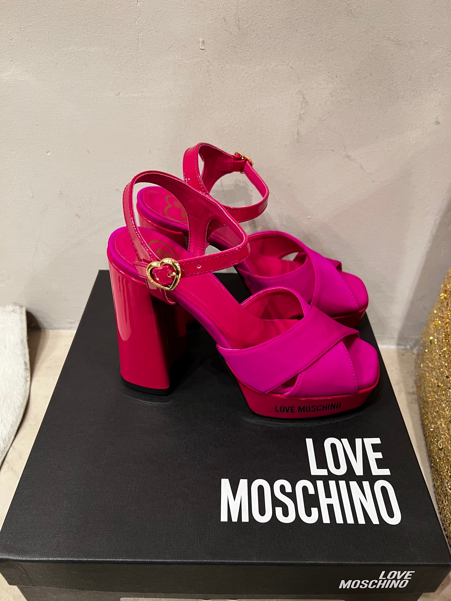 LoveMoschino - sandalo quadrato lycra+vernice fuxia