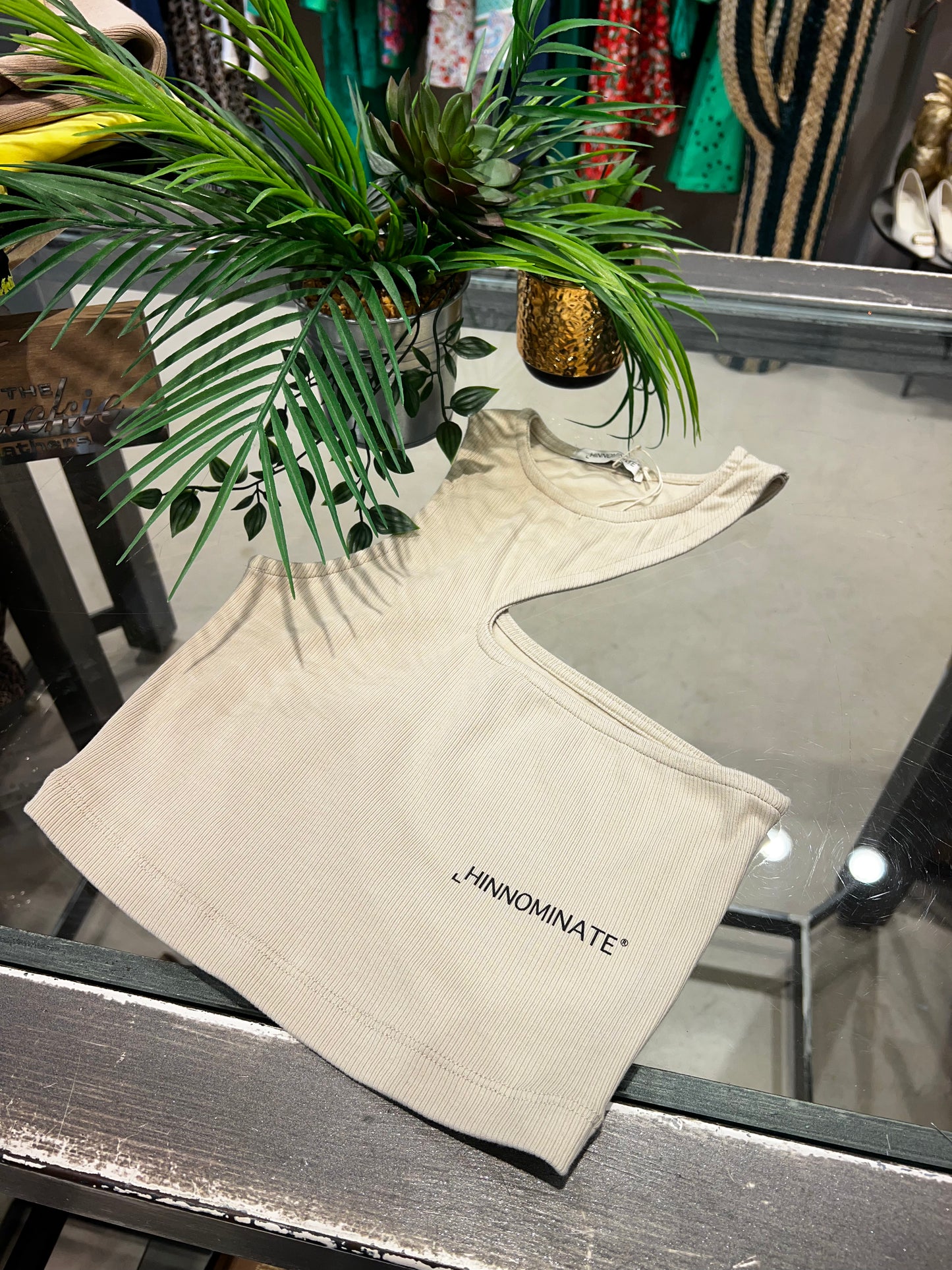 HINNOMINATE - top in costina con apertura