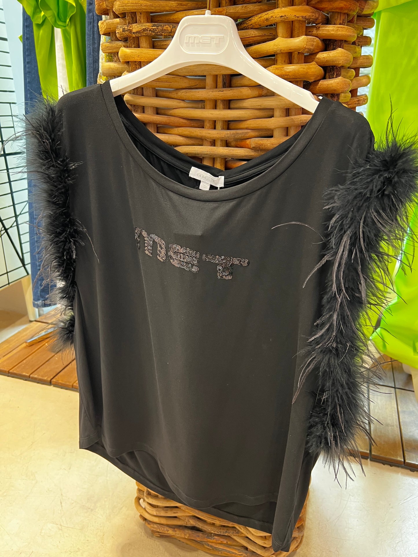 Met - t-shirt con piume