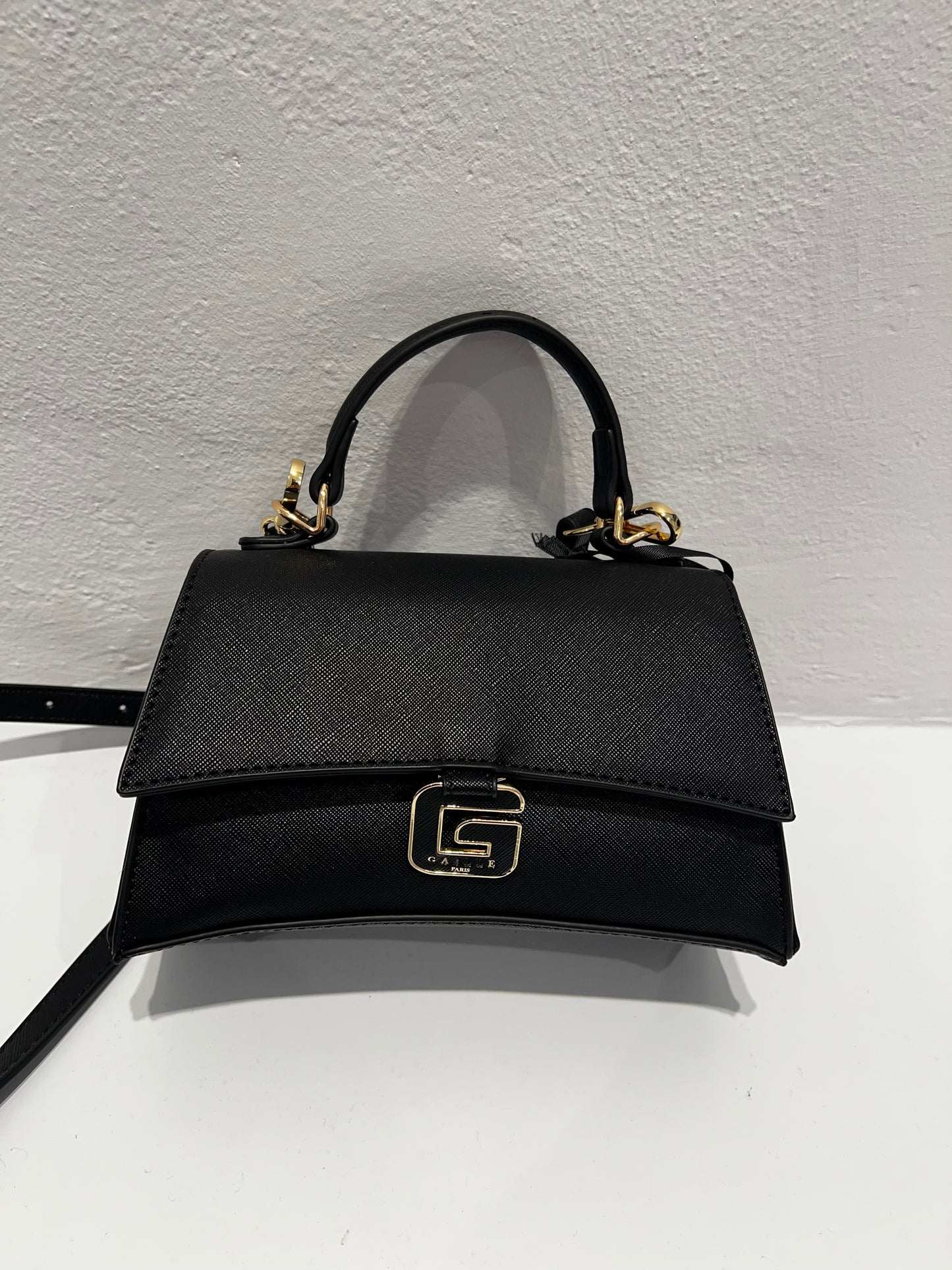 Gaëlle Paris- REGULAR POCHETTE IN SAFFIANO, APPLICAZIONE CIONDOLO G GALVANICA ORO E STAMPA SAFFIANO