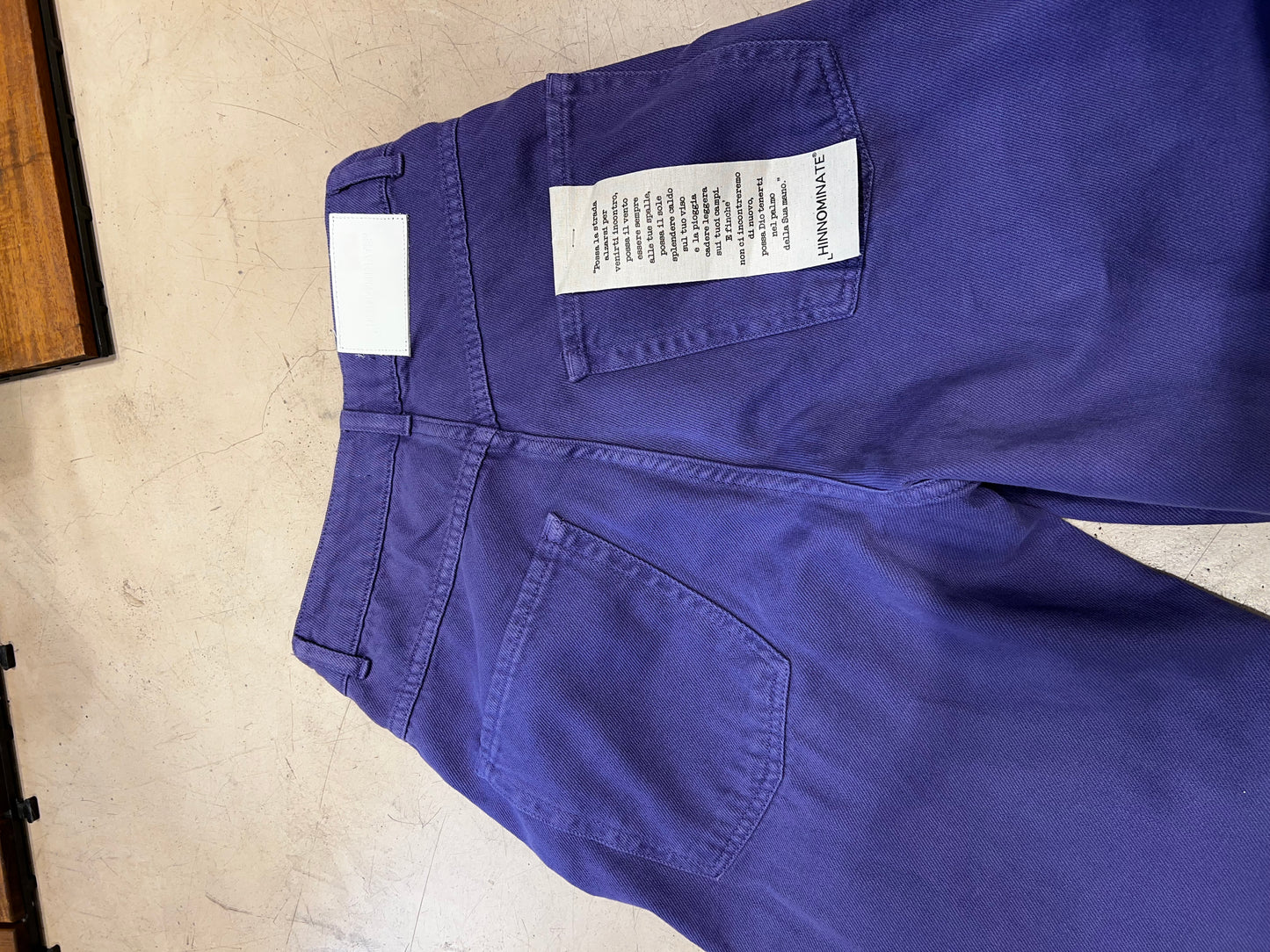 HINNOMINATE - pantalone denim con etichetta